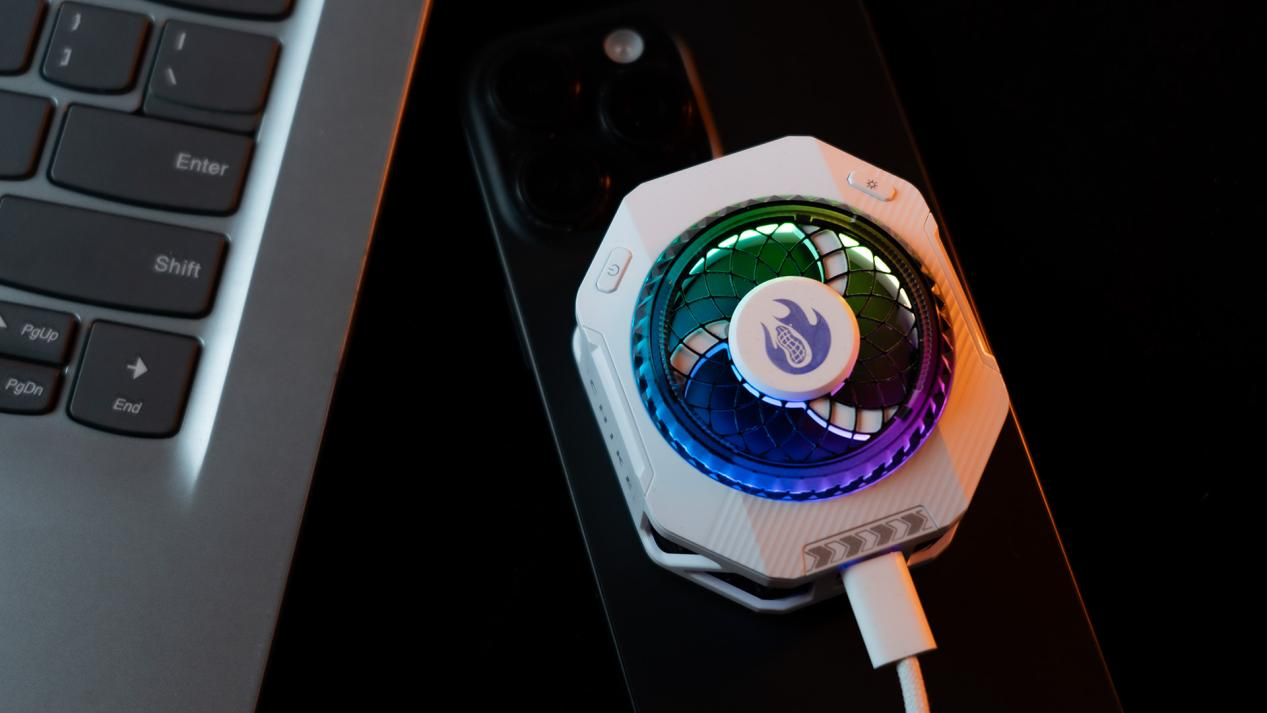 多彩 RGB 灯效